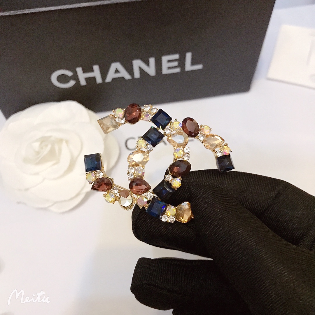 Chanel brooch 106732