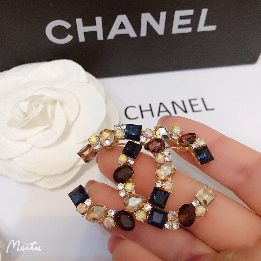 Chanel brooch 106732