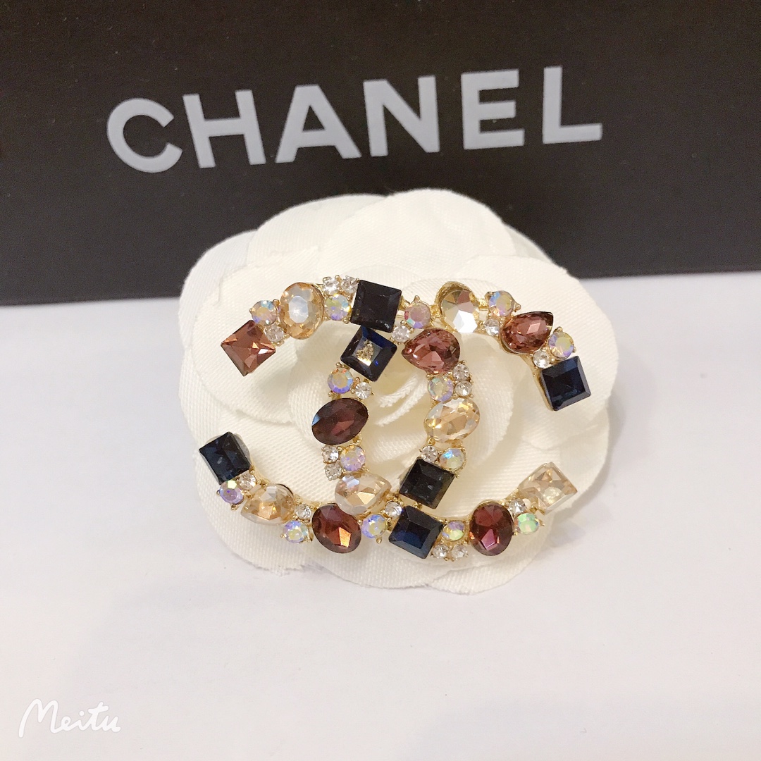 Chanel brooch 106732