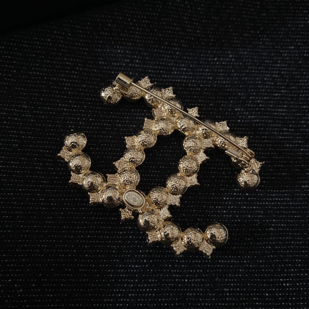 Chanel brooch 106733