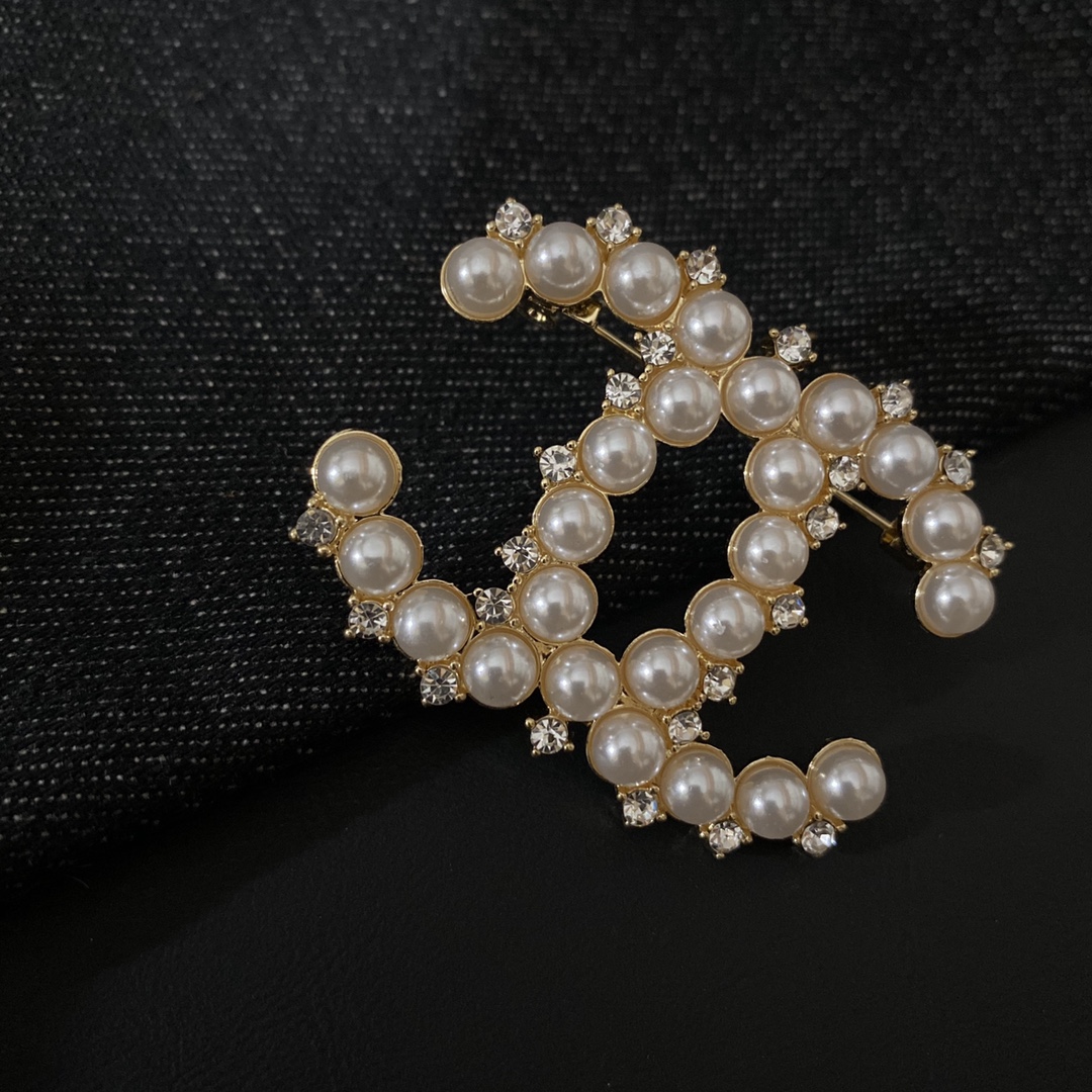 Chanel brooch 106733