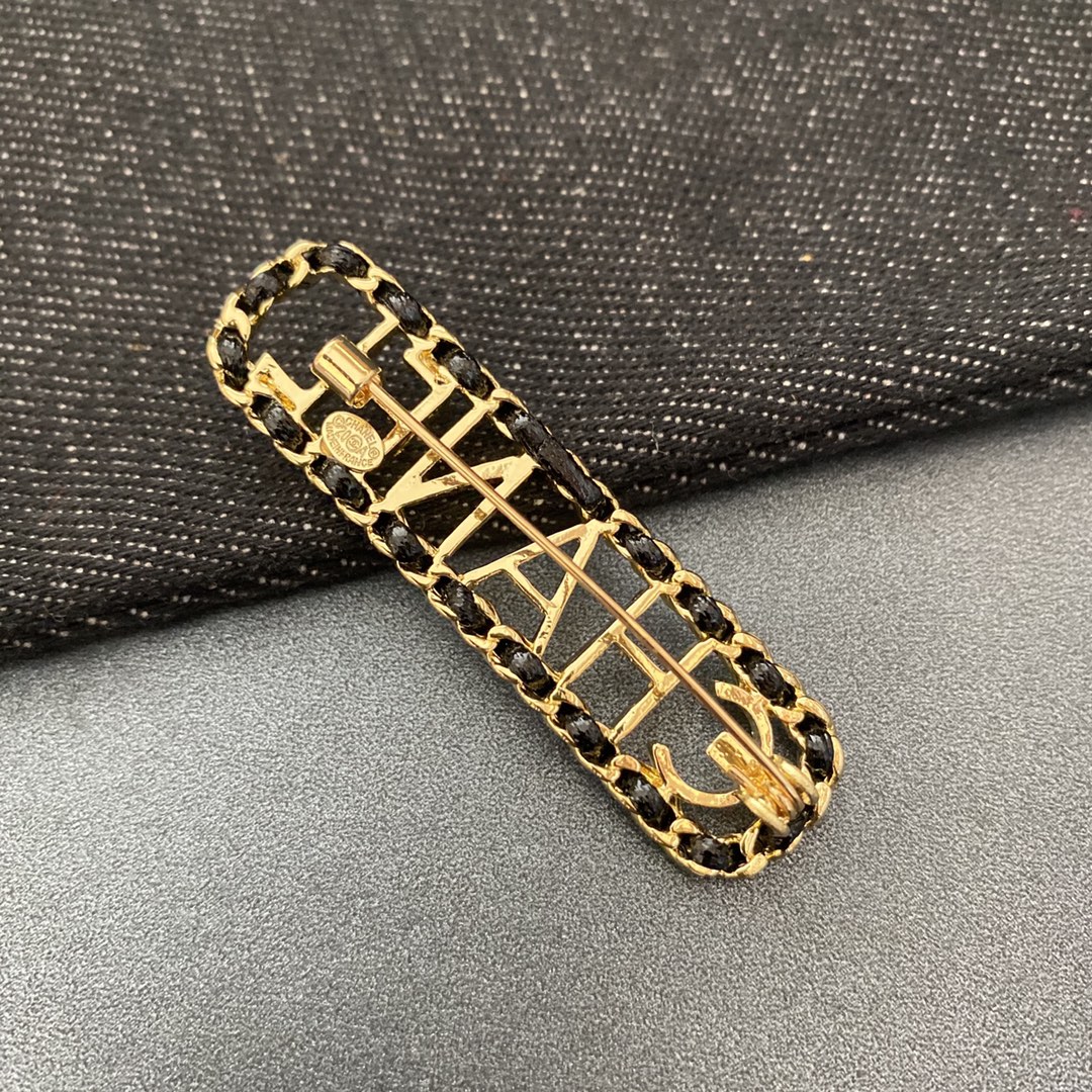 Chanel brooch 106735