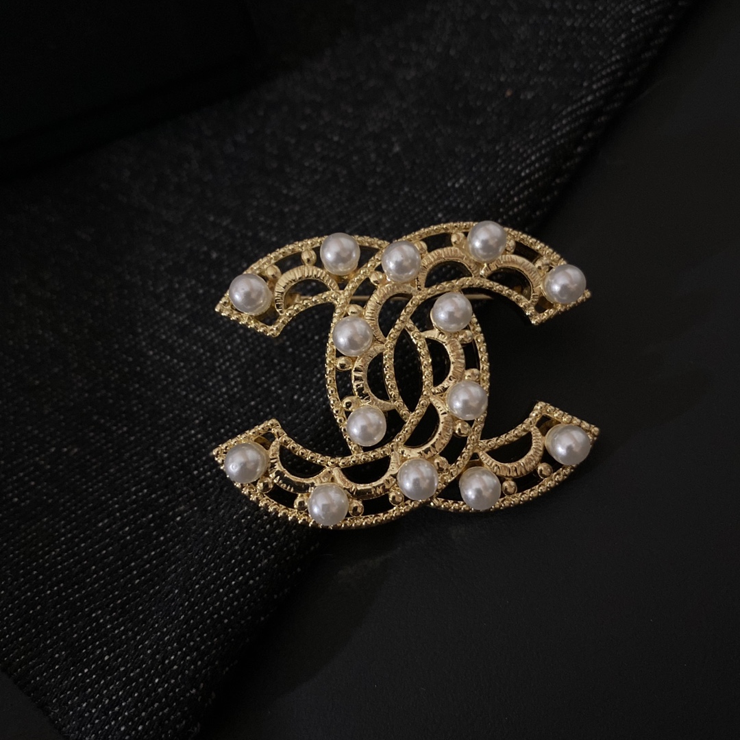 Chanel brooch 106736