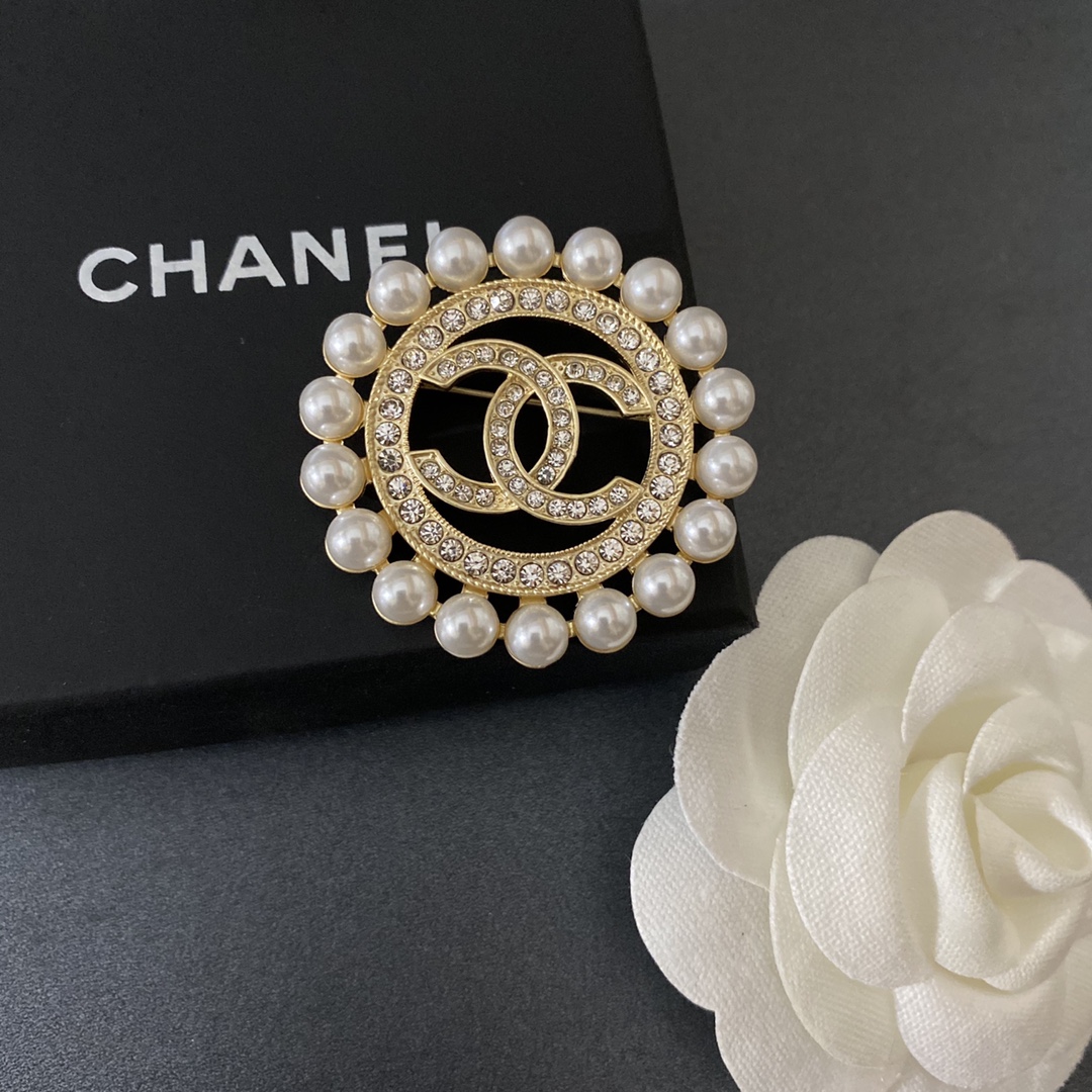 Chanel brooch 106737