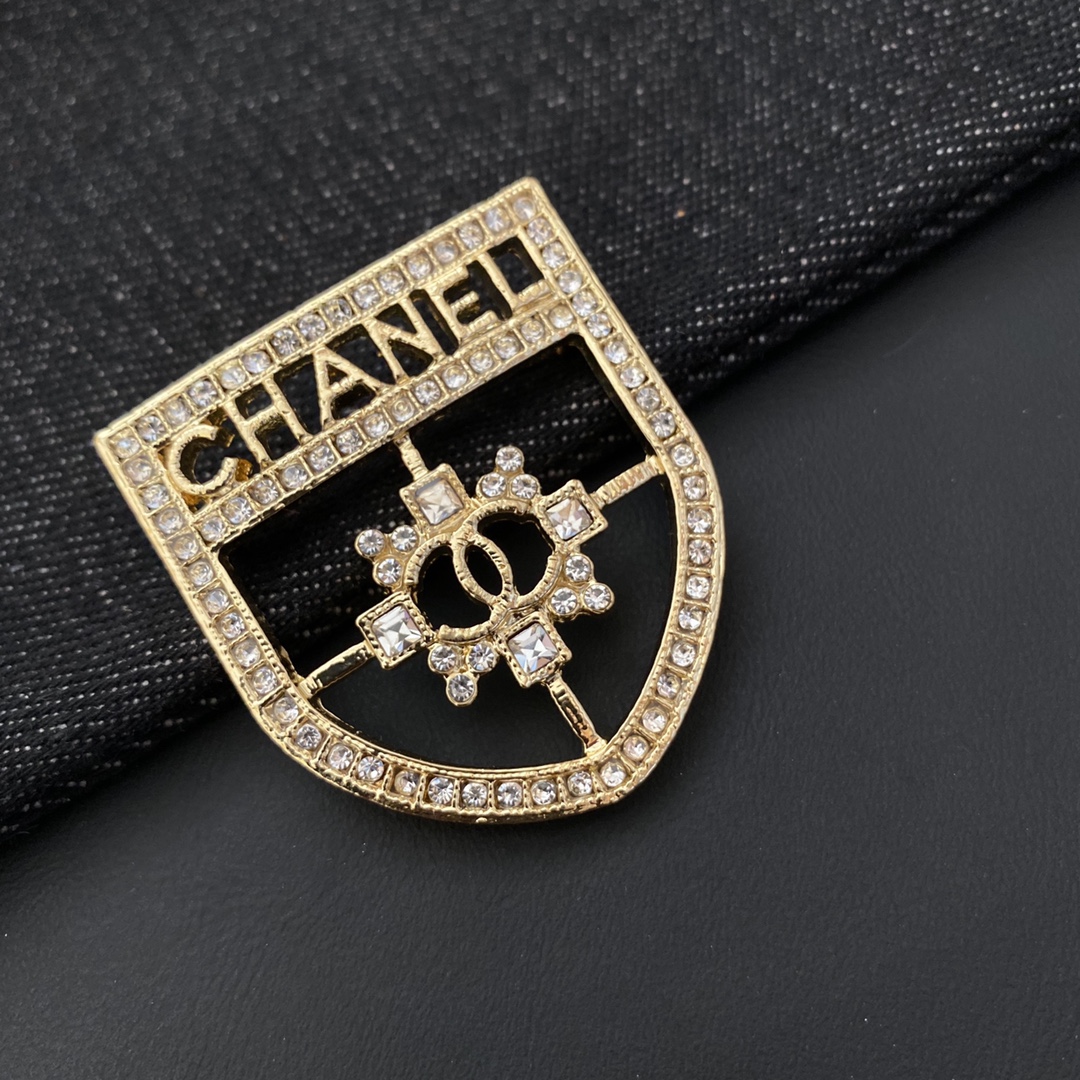 Chanel brooch 106738