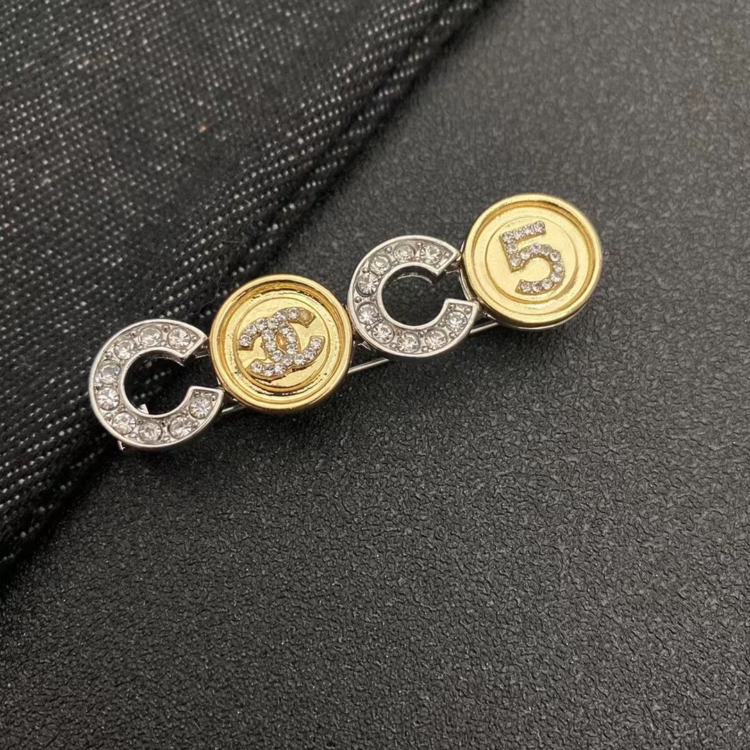 Chanel brooch 106740
