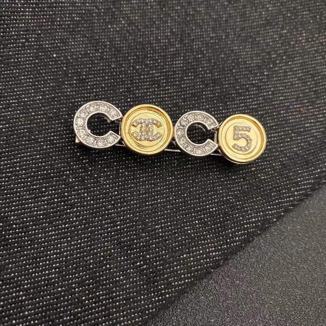 Chanel brooch 106740
