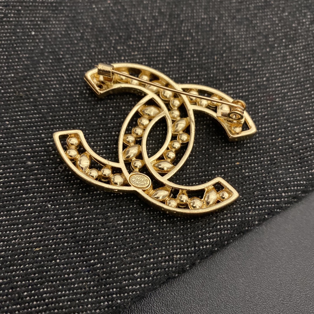 Chanel brooch 106742