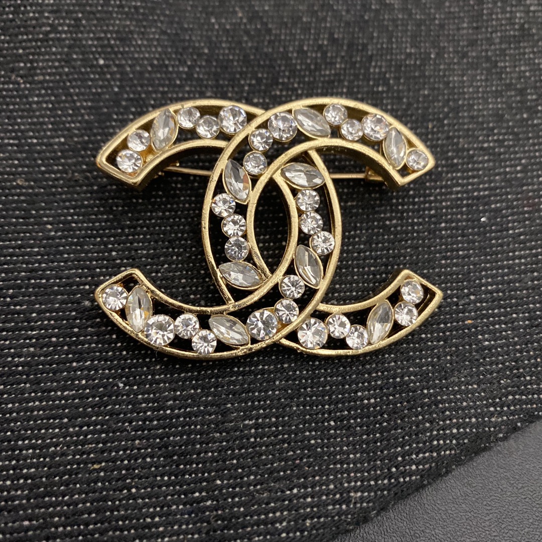Chanel brooch 106742