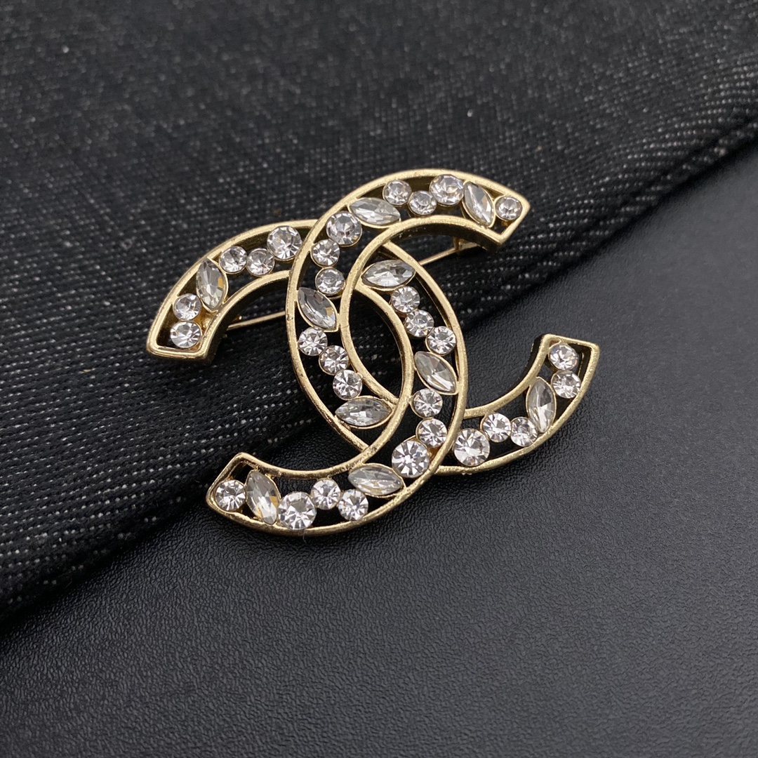 Chanel brooch 106742