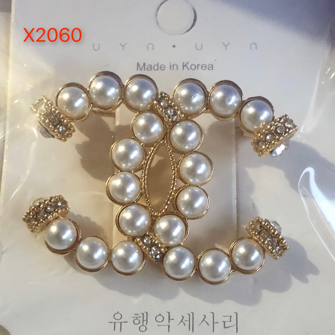 Chanel brooch 106757