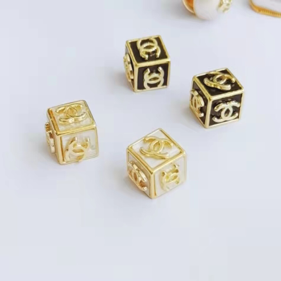 Chanel earring 106812