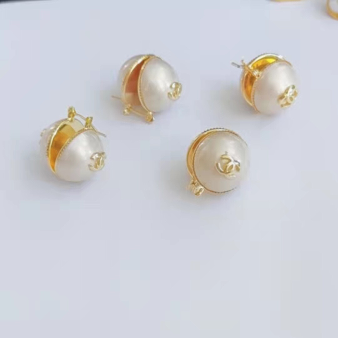 Chanel earring 106813
