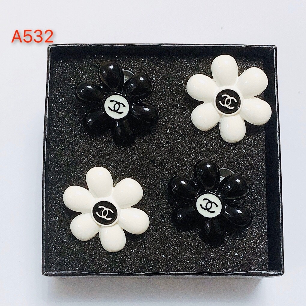 Chanel earring 107011