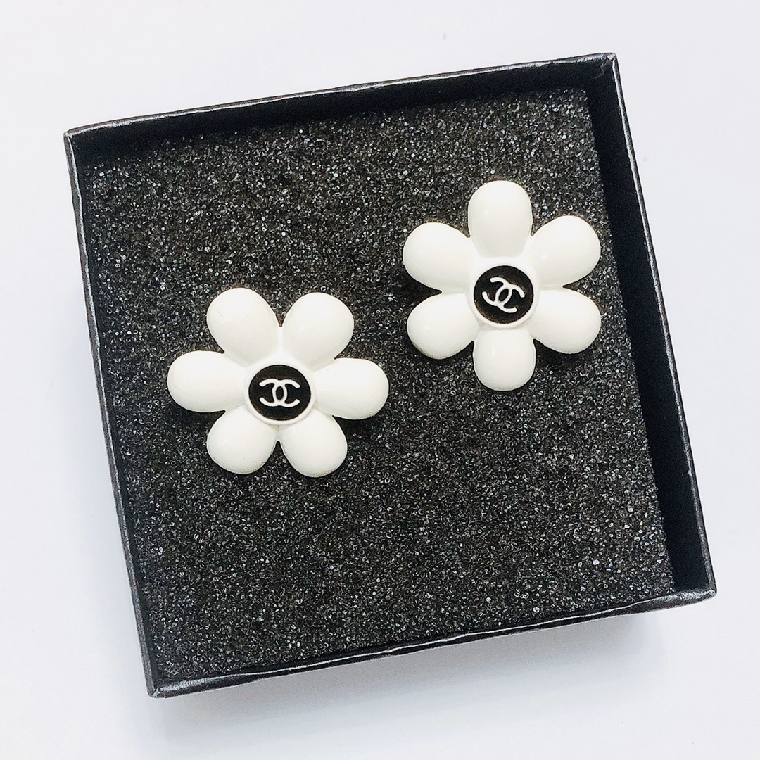 Chanel earring 107011