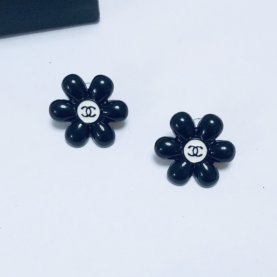 Chanel earring 107011