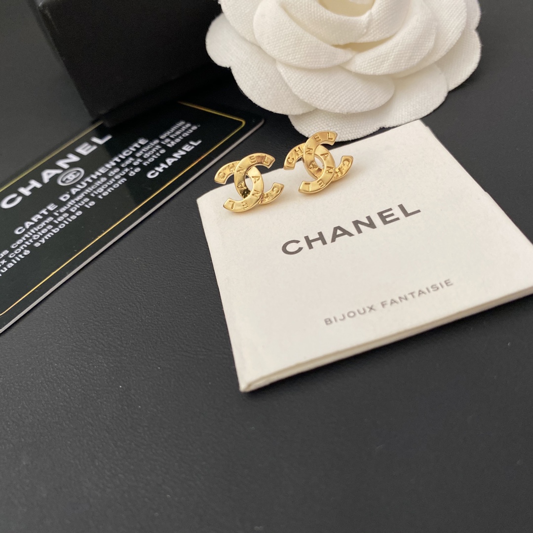 Chanel earring 107038