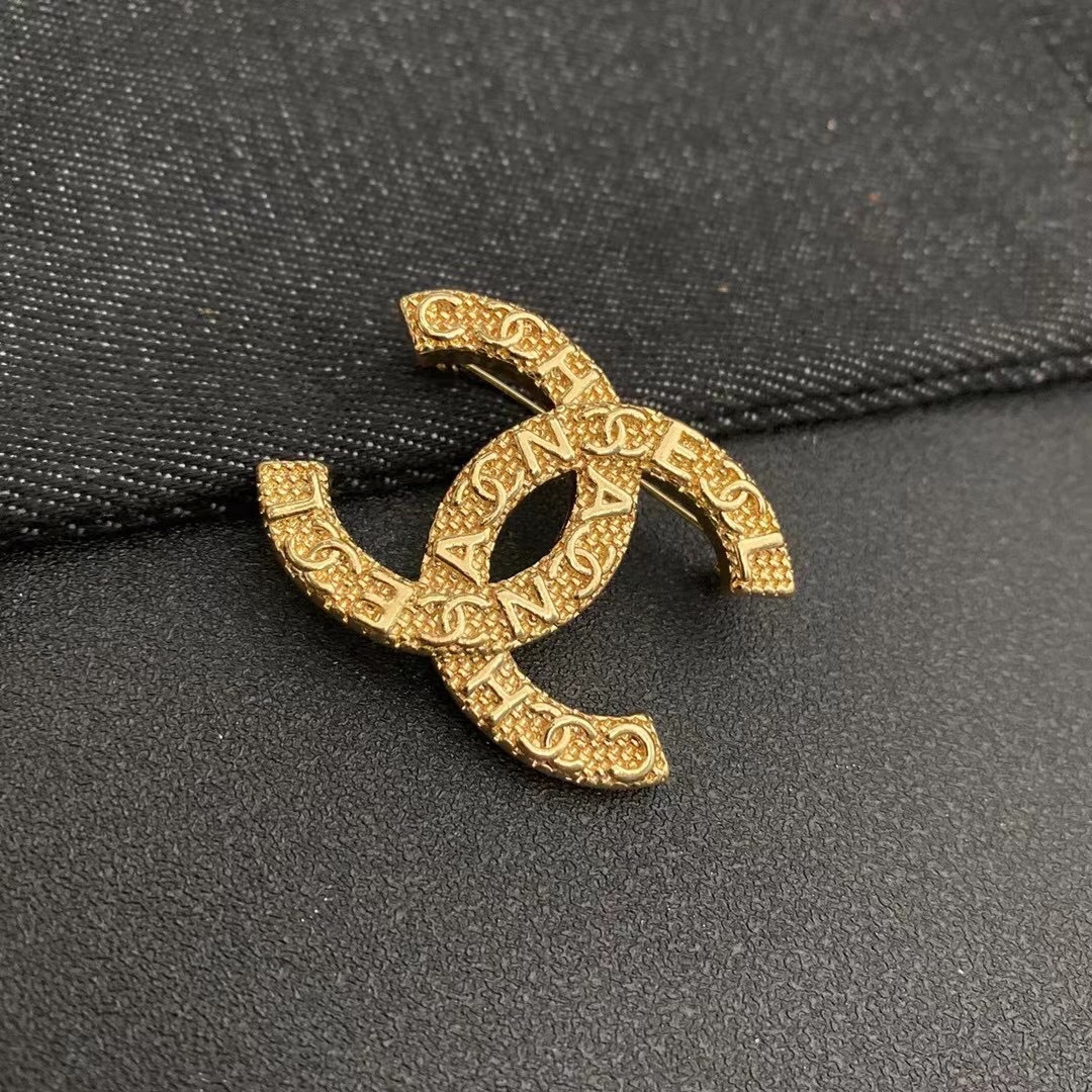 Chanel brooch 107181