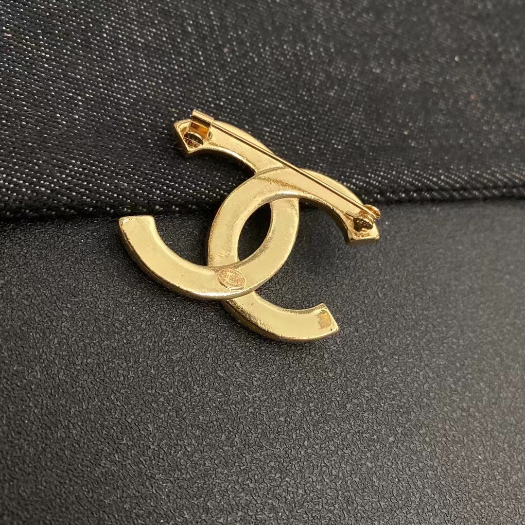Chanel brooch 107181