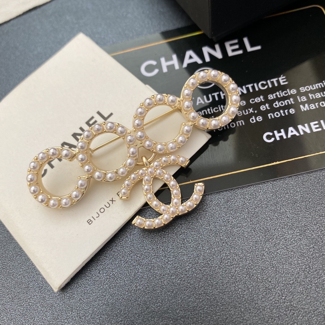 Chanel brooch 107182