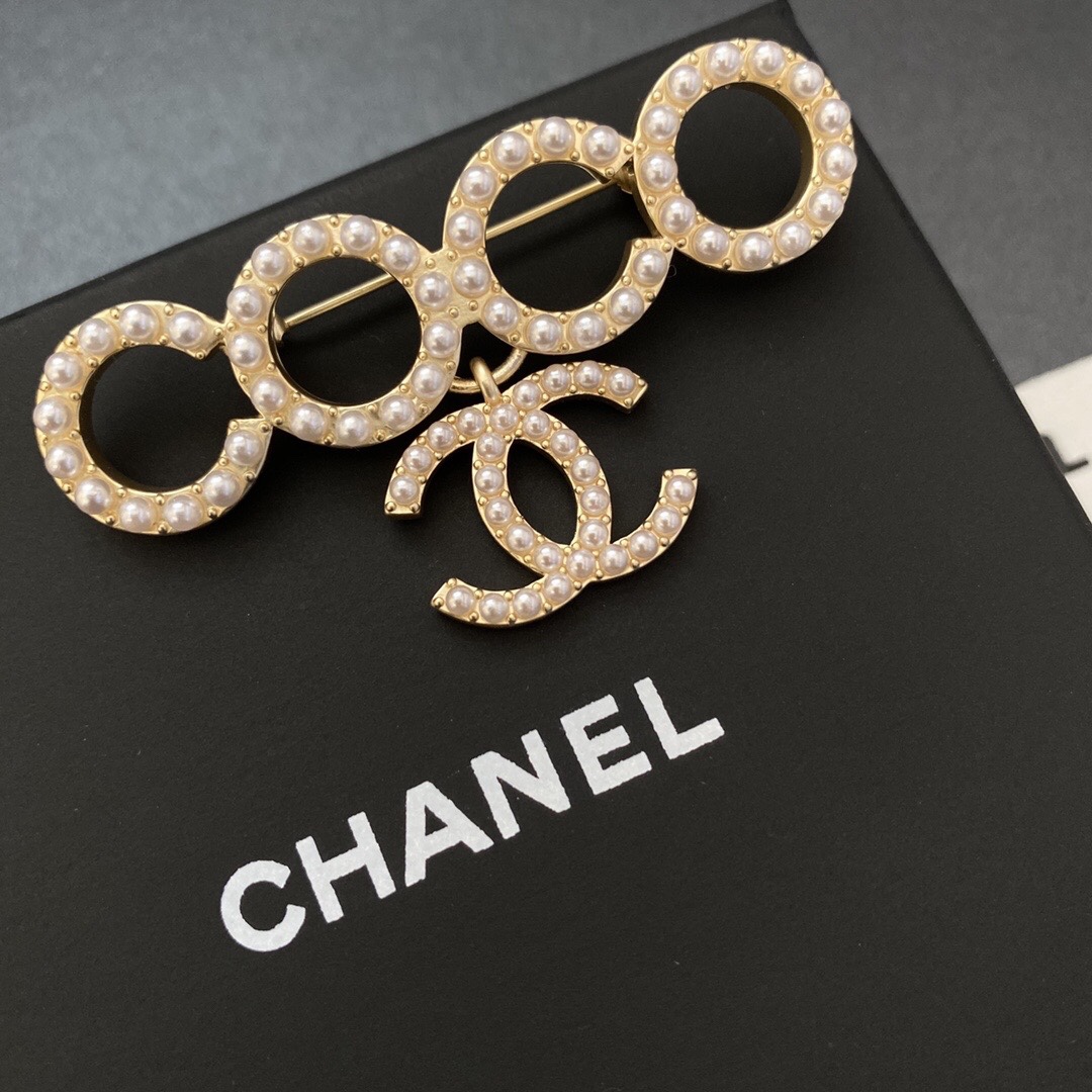 Chanel brooch 107182