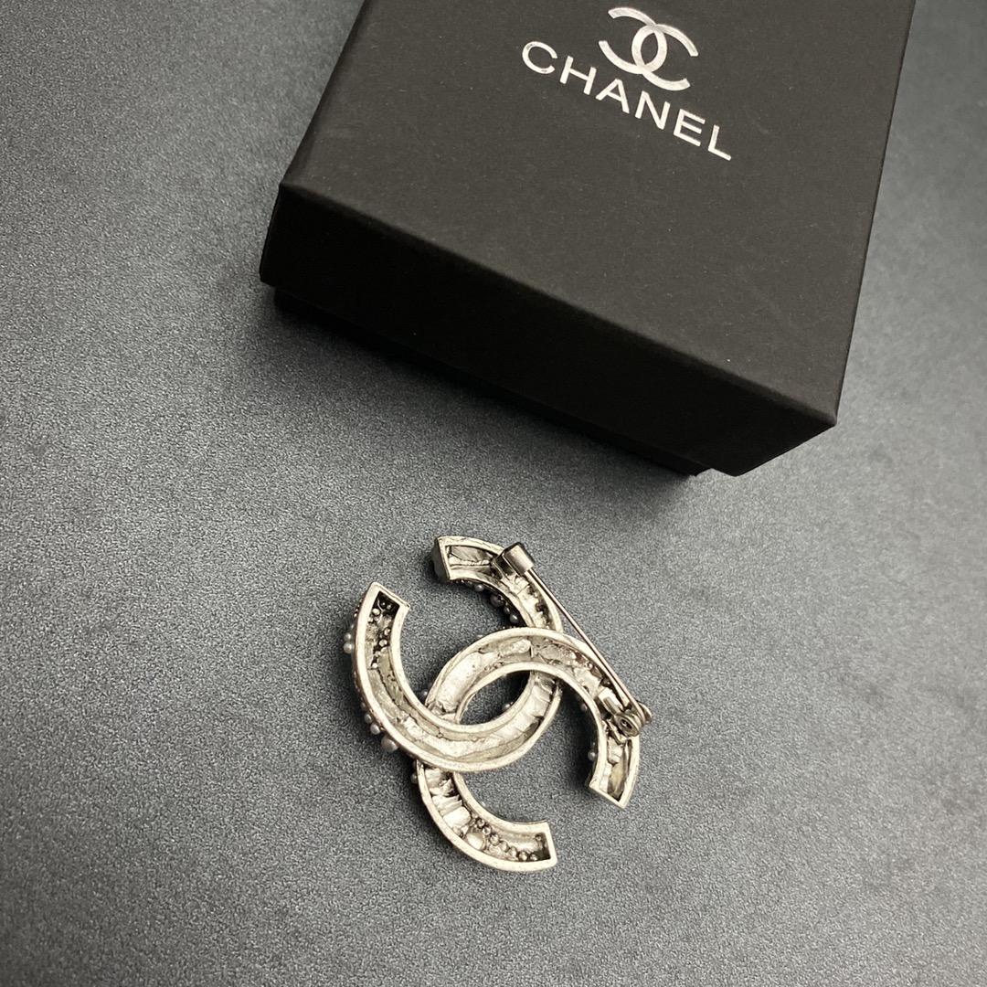 Chanel brooch 107183