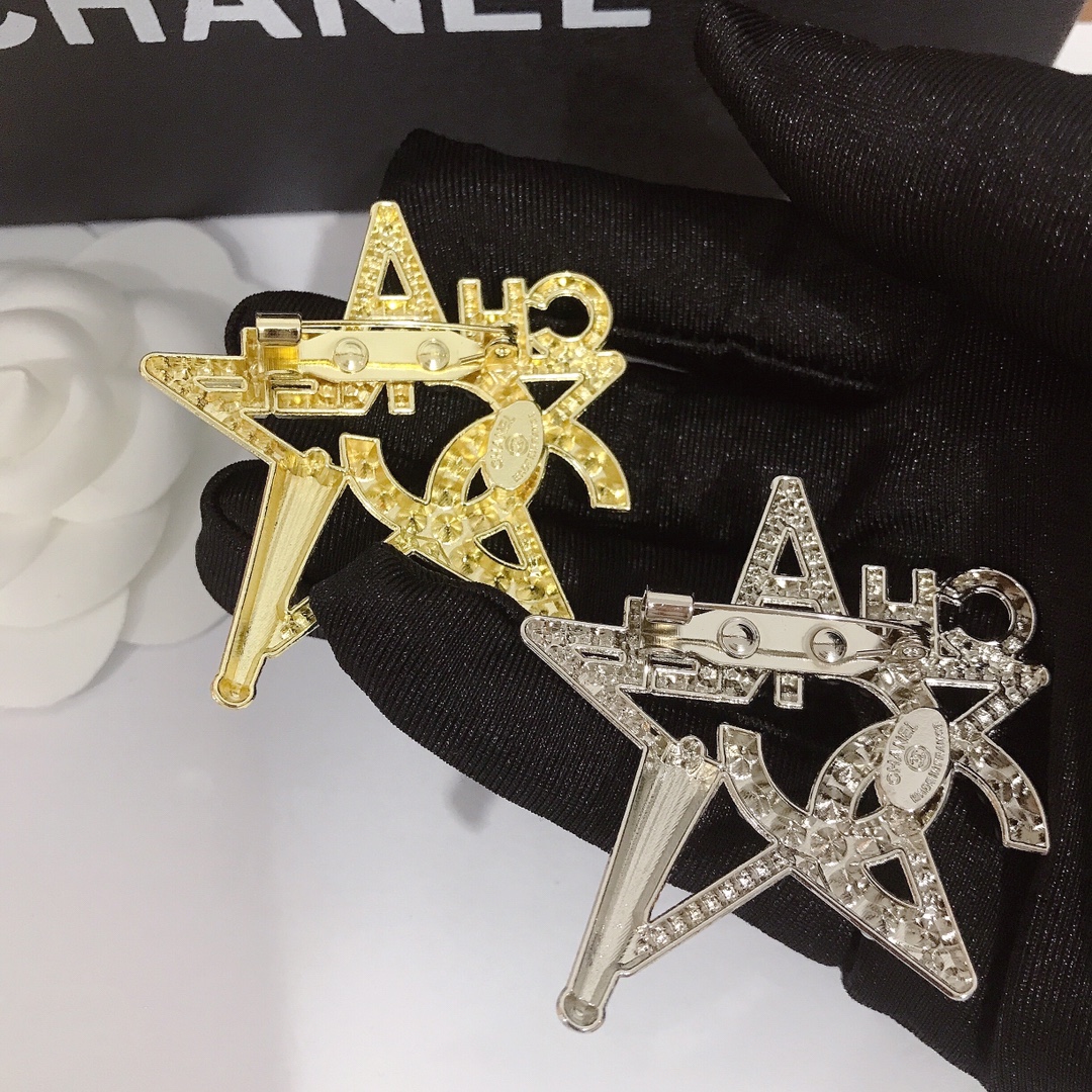 Chanel brooch 107184