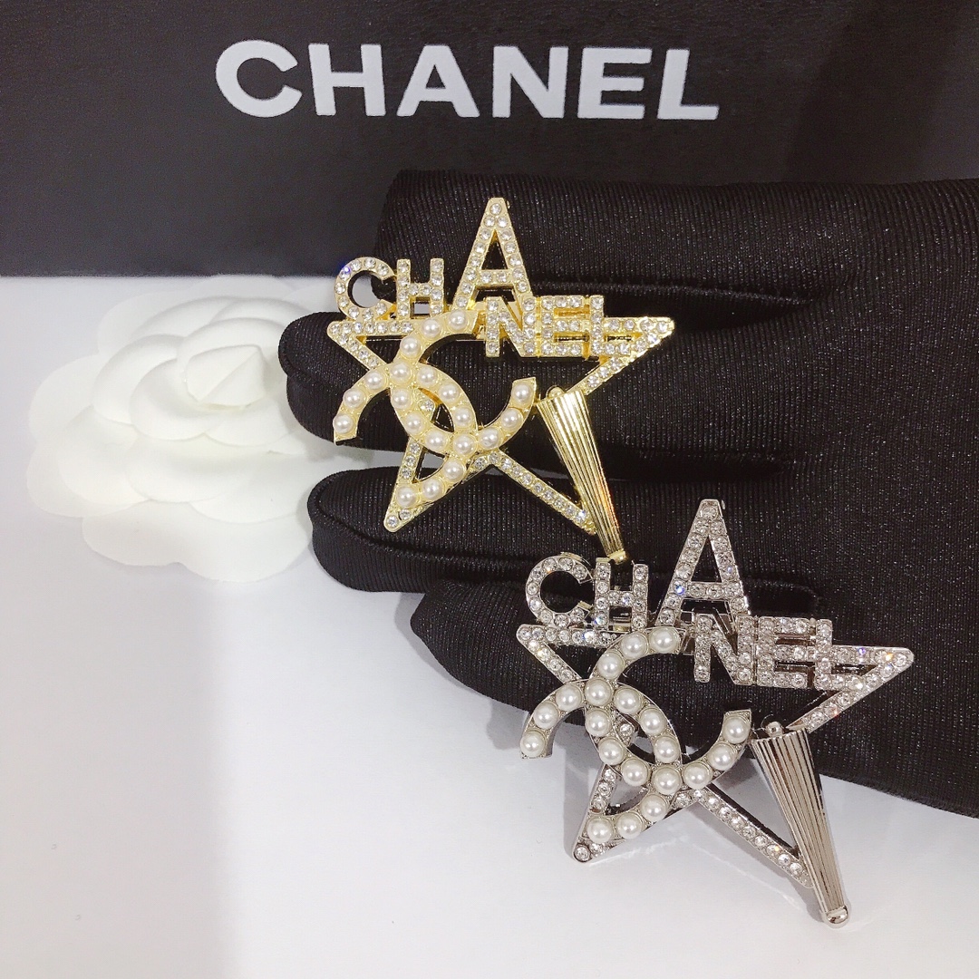 Chanel brooch 107184