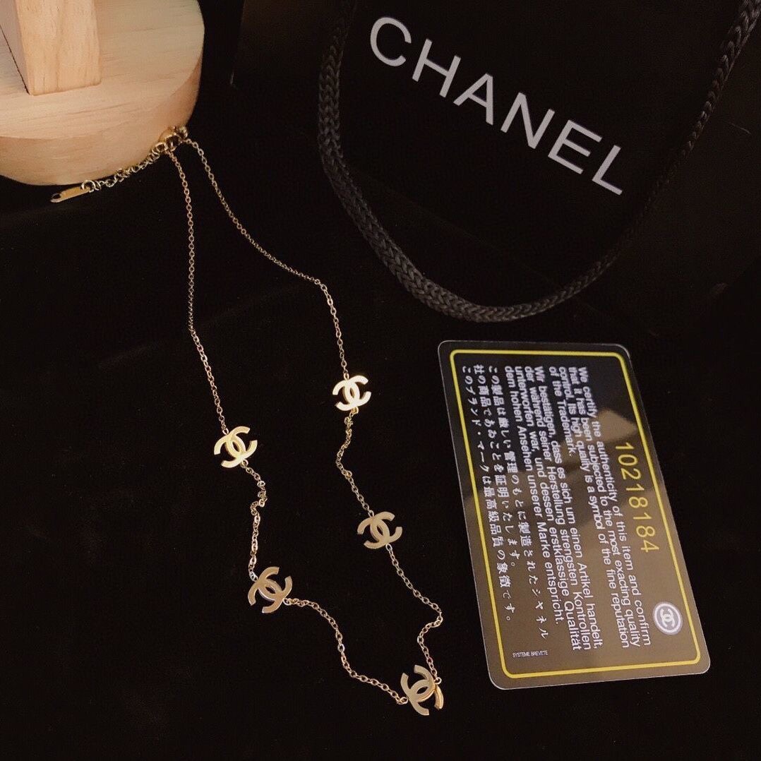 Chanel necklace 107197