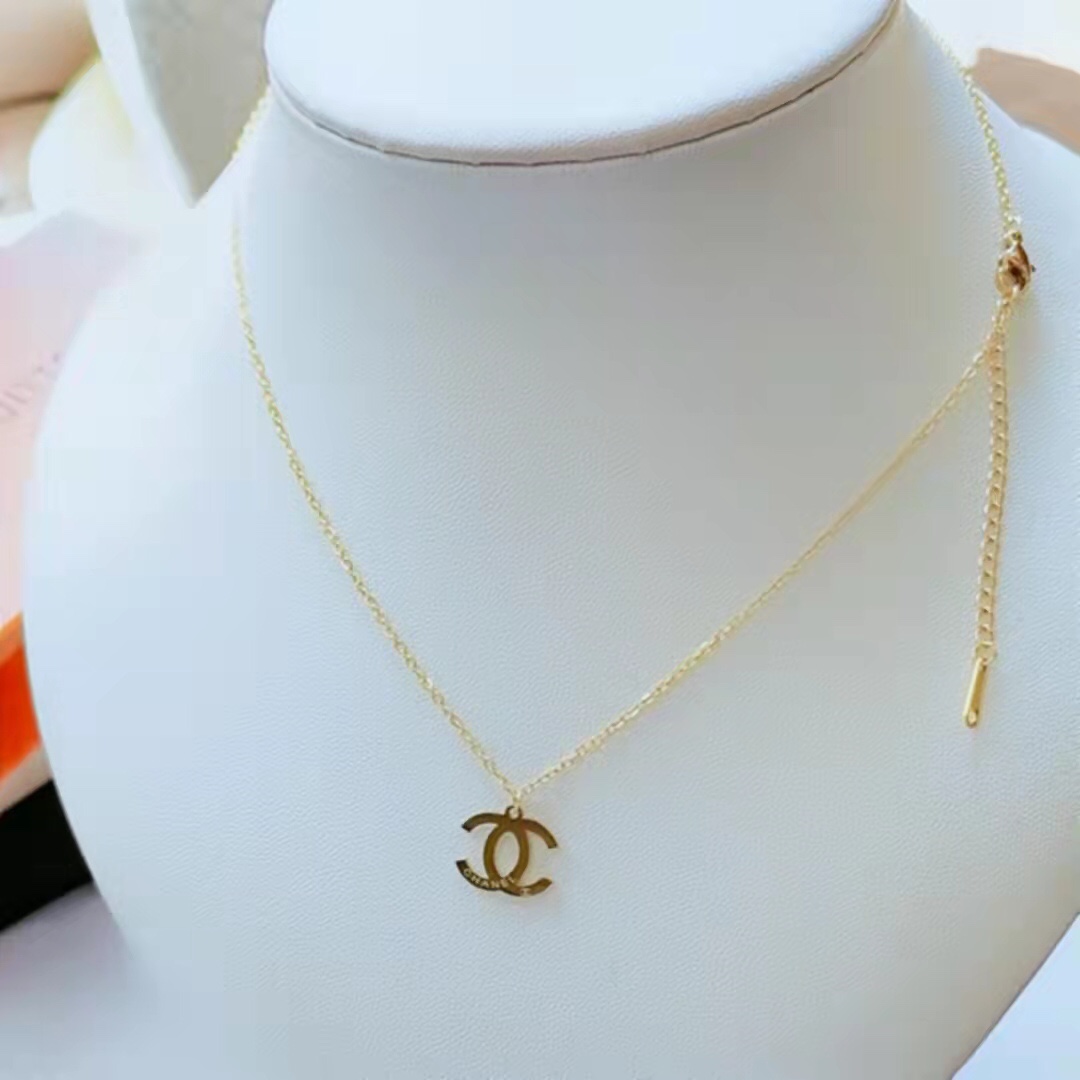 Chanel necklace 107198