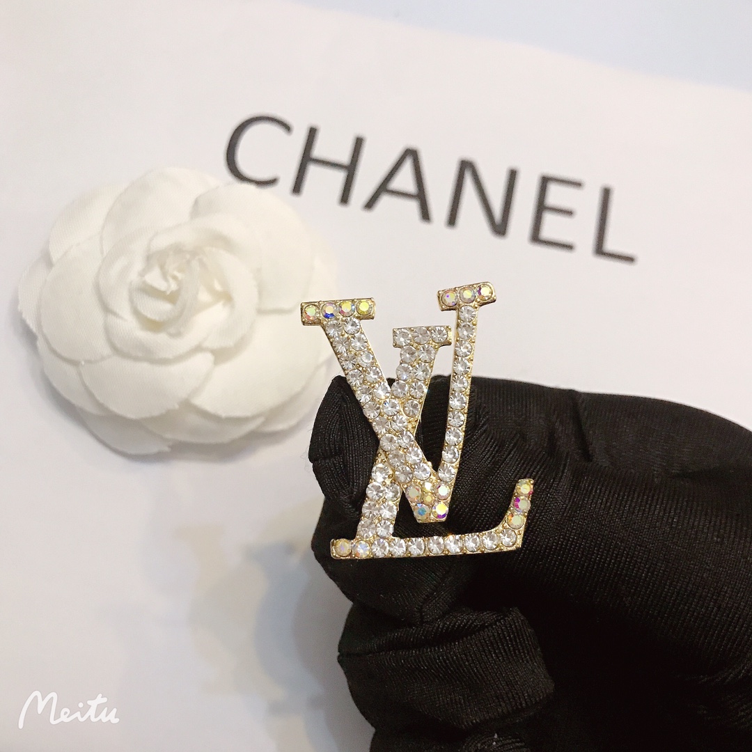 LV Brooch 106405