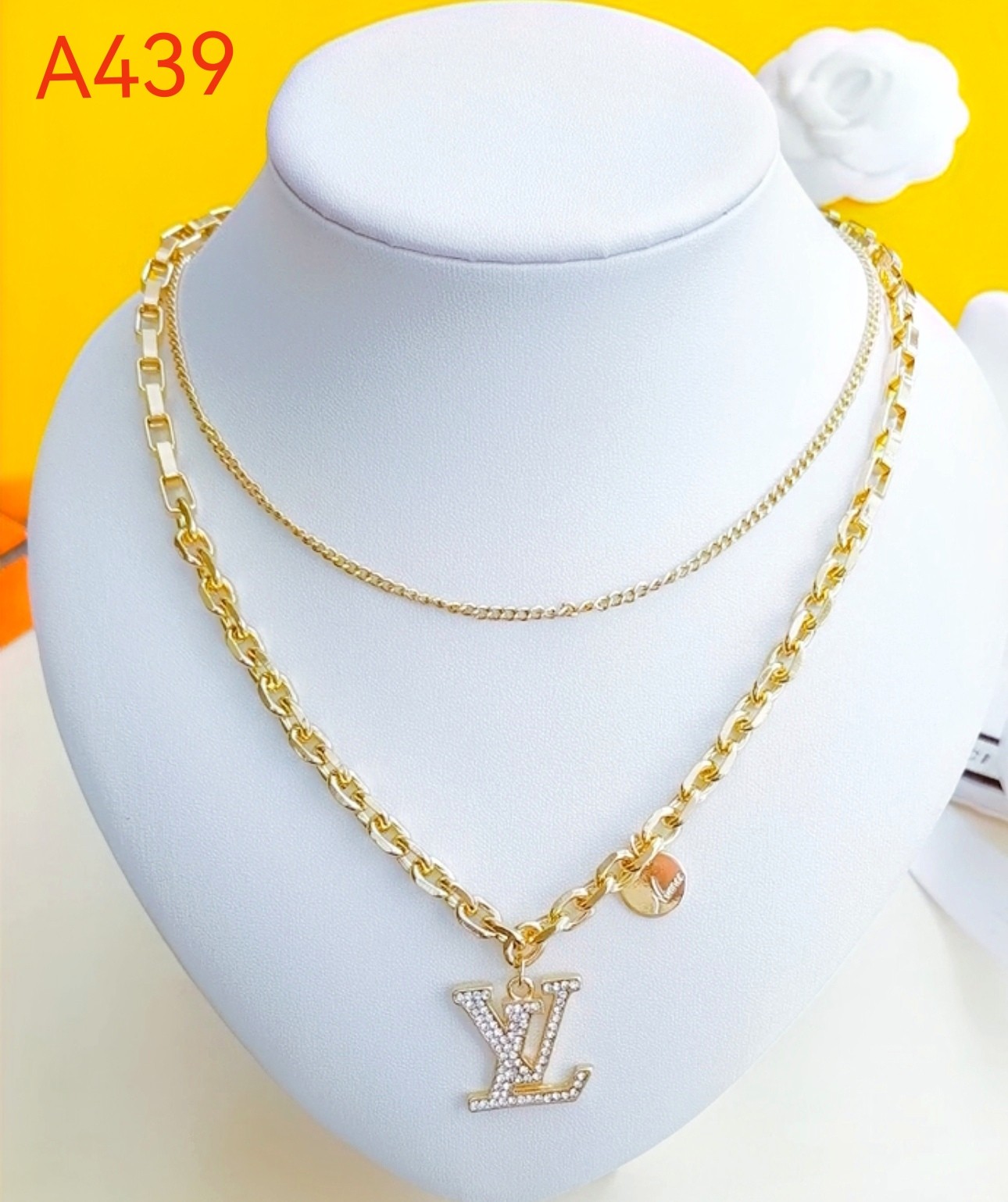 LV choker necklace 106364