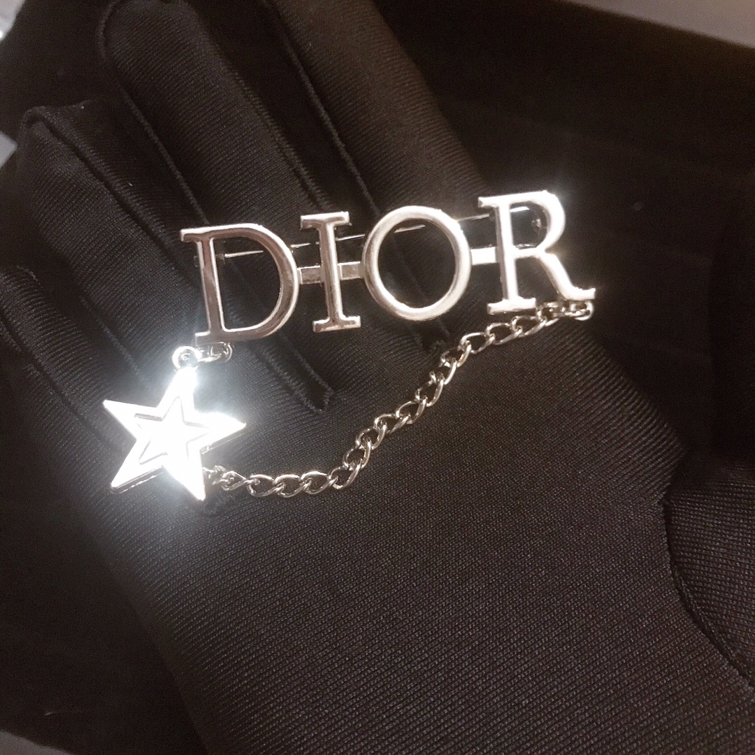 Dior brooch 106694