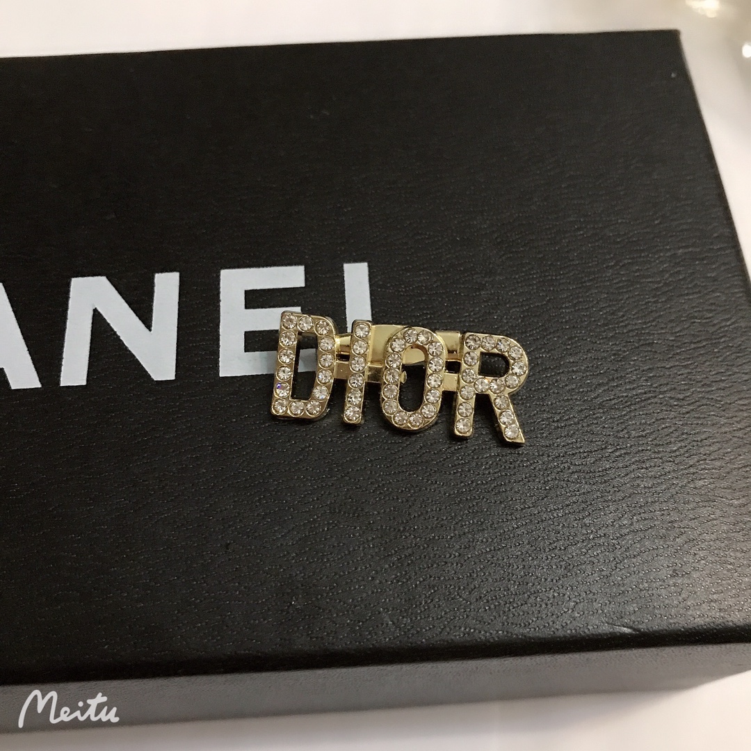 Dior brooch 106695