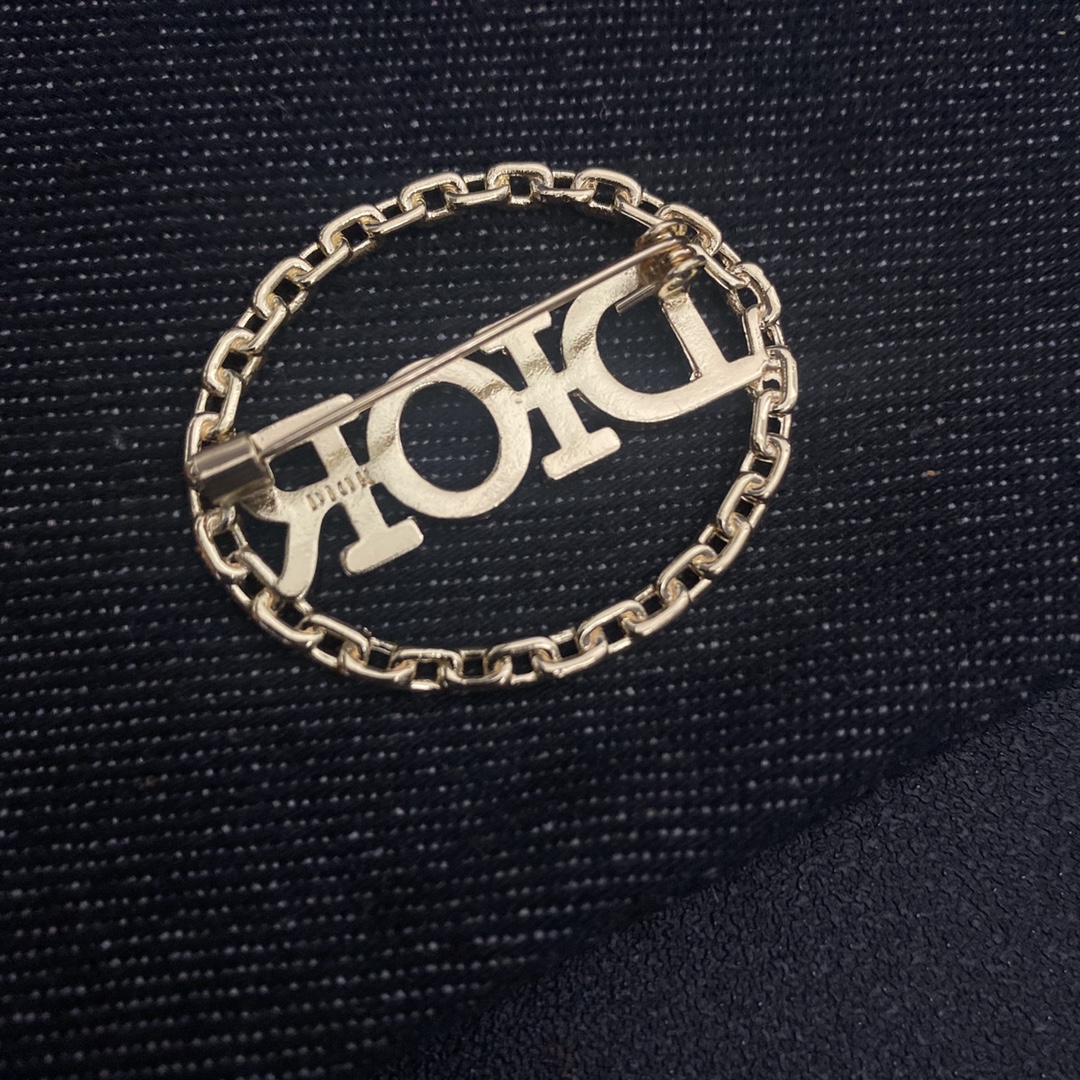 Dior brooch 106723