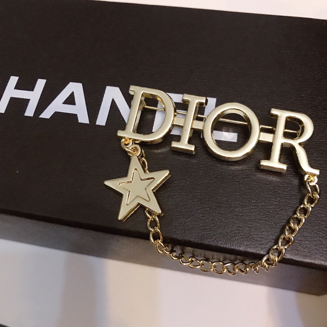 Dior brooch 106728