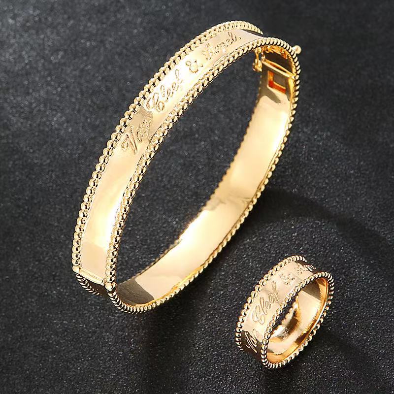 van cleef bracelet 105754