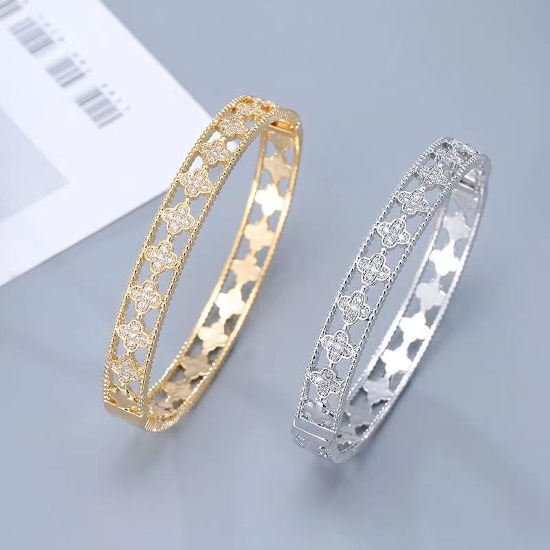 van cleef bracelet 105756