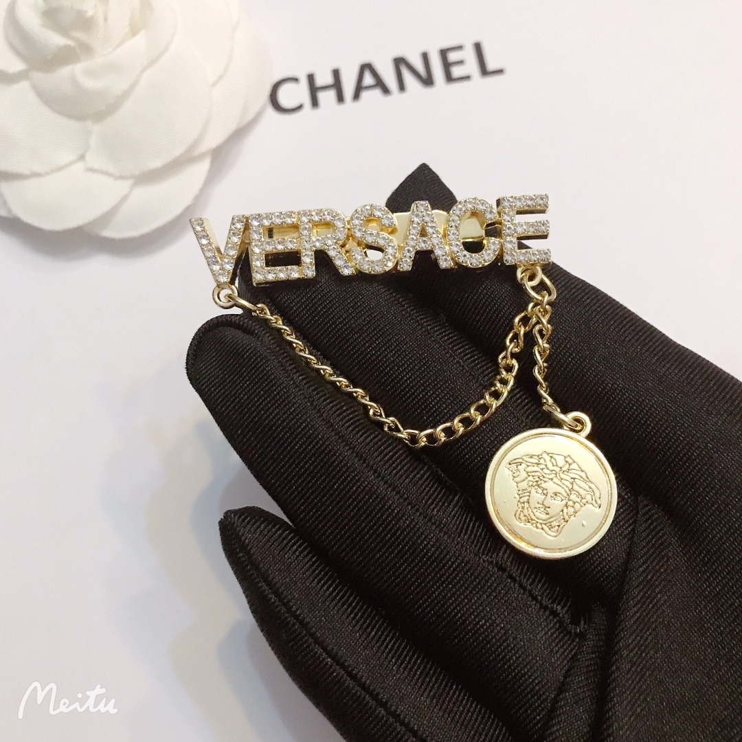 Versace brooch 106722