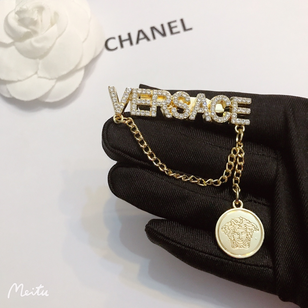 Versace brooch 106722