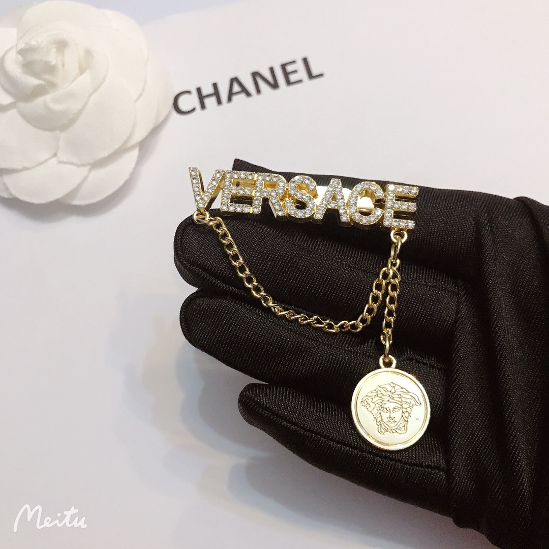 Versace brooch 106722