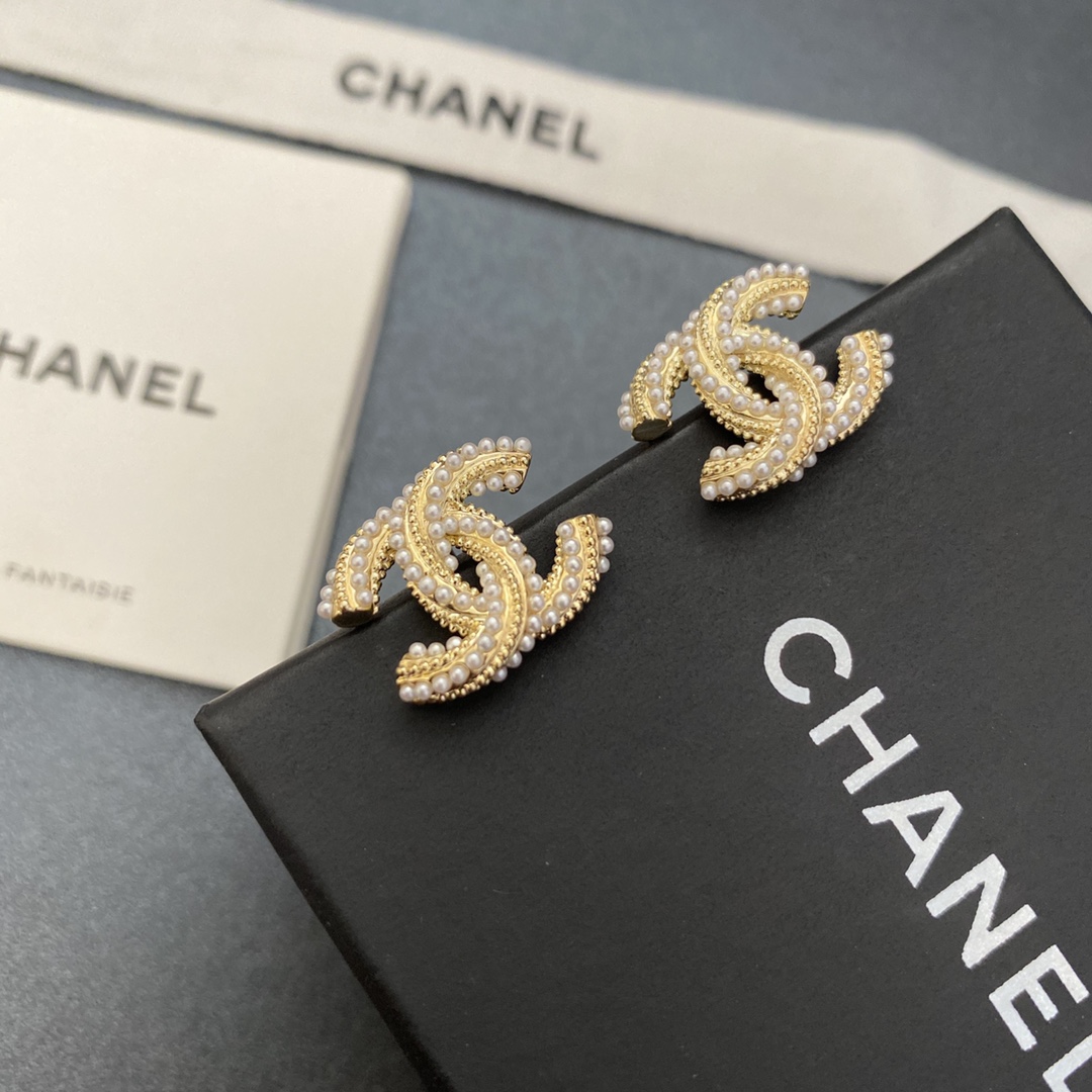 A220 Chanel earring 104447