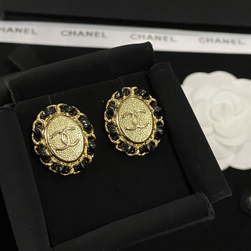 A587 Chanel vintage earring 104591