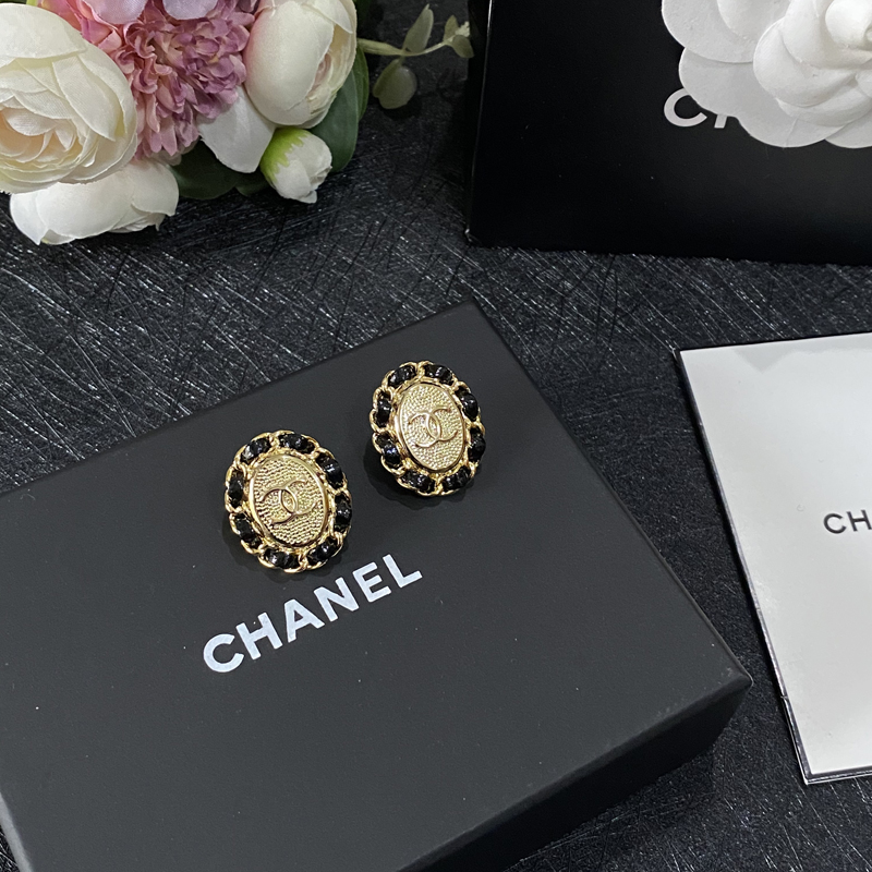A587 Chanel vintage earring 104591