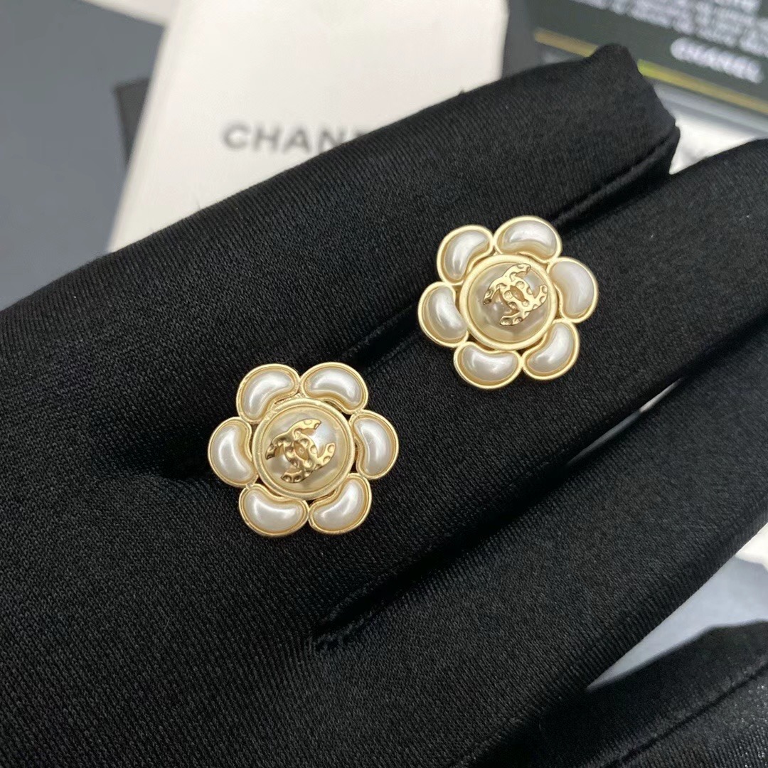 A624 Chanel earring 104676