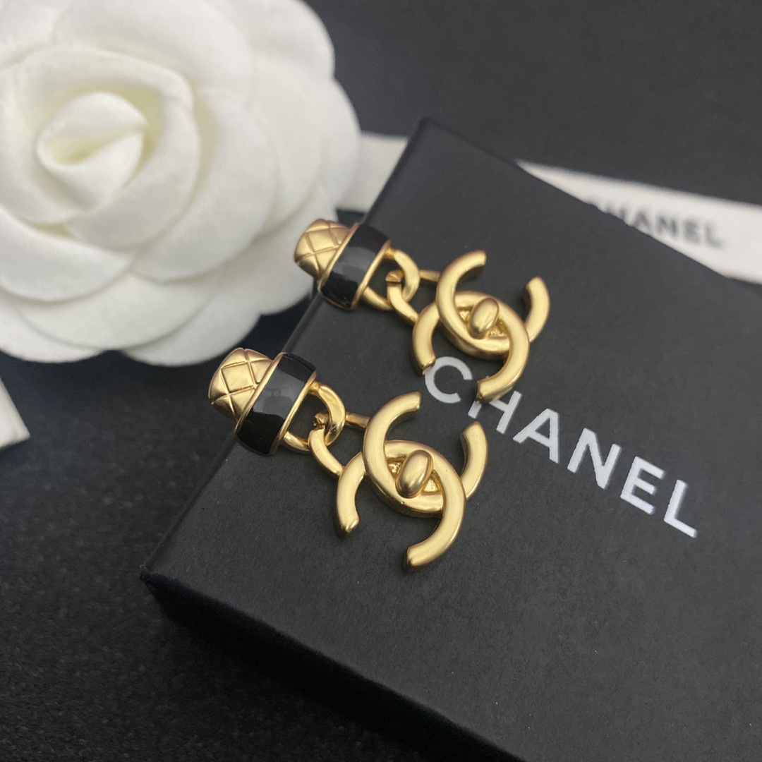 A616 Chanel earring 104694