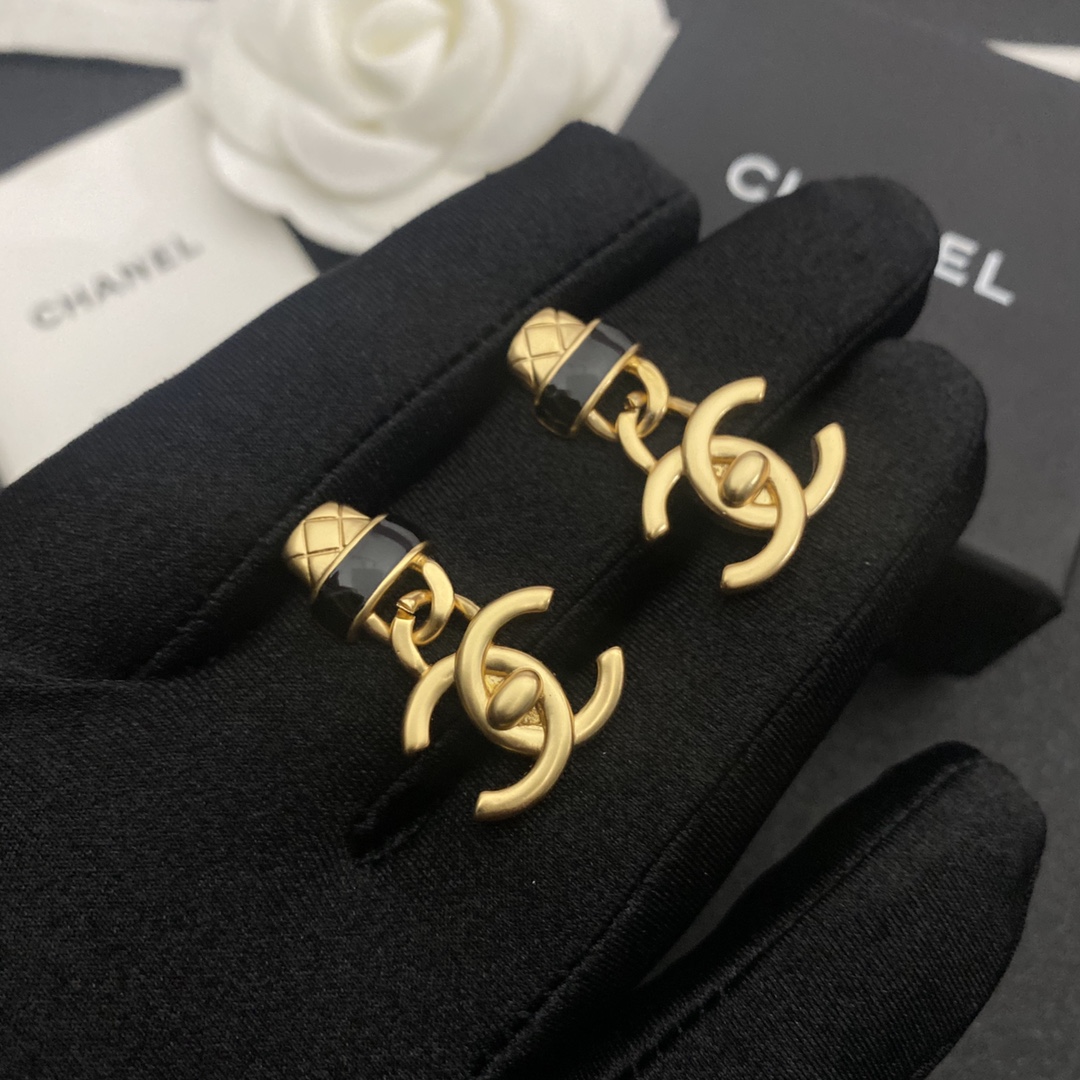 A616 Chanel earring 104694