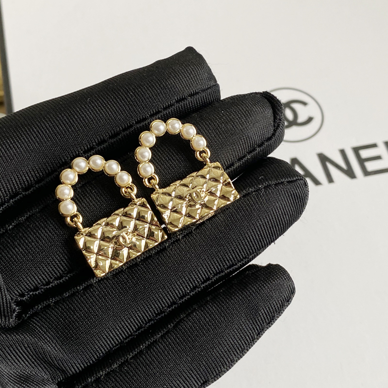A372 Chanel earring 104441
