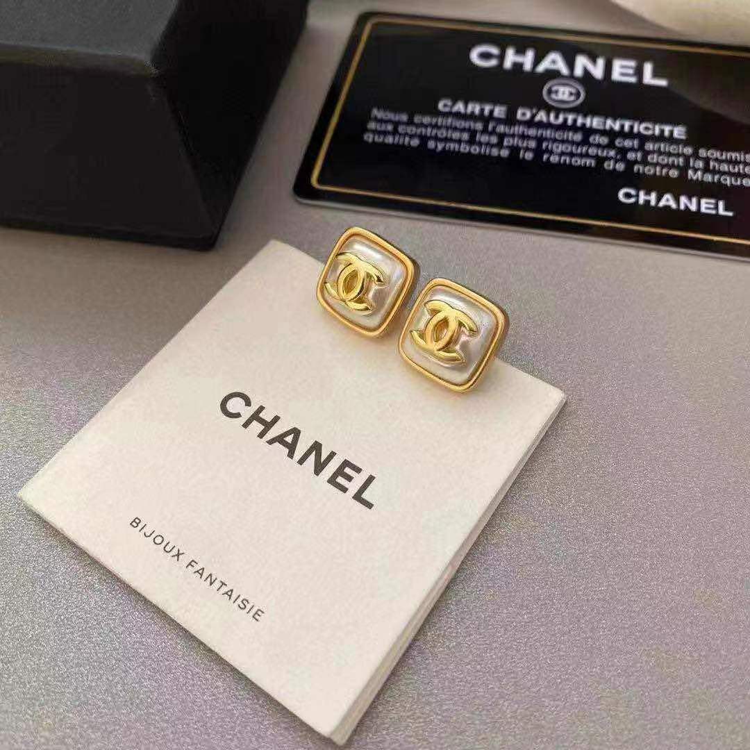 A632 Chanel earring 104803