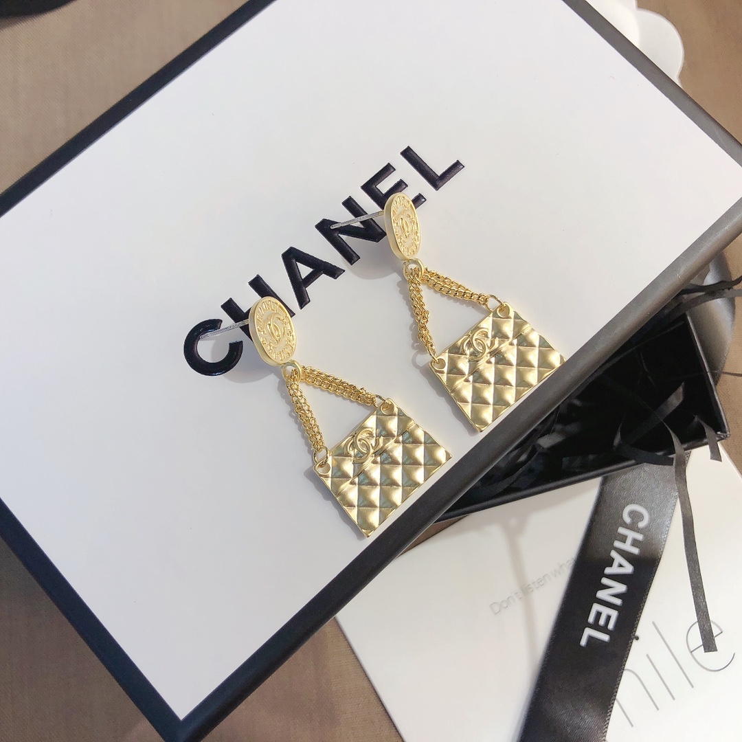 Chanel earring 105745